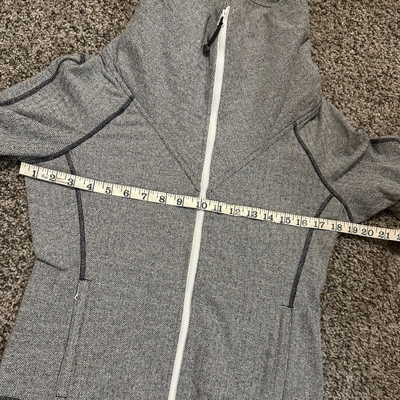 Lululemon Be Present Jacket in Heathered Herringbone Size 10 VGUC - Picture 11 of 15